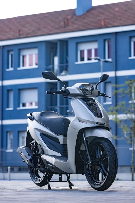 UM Motorcycles lancia lo scooter 125 Wynwood